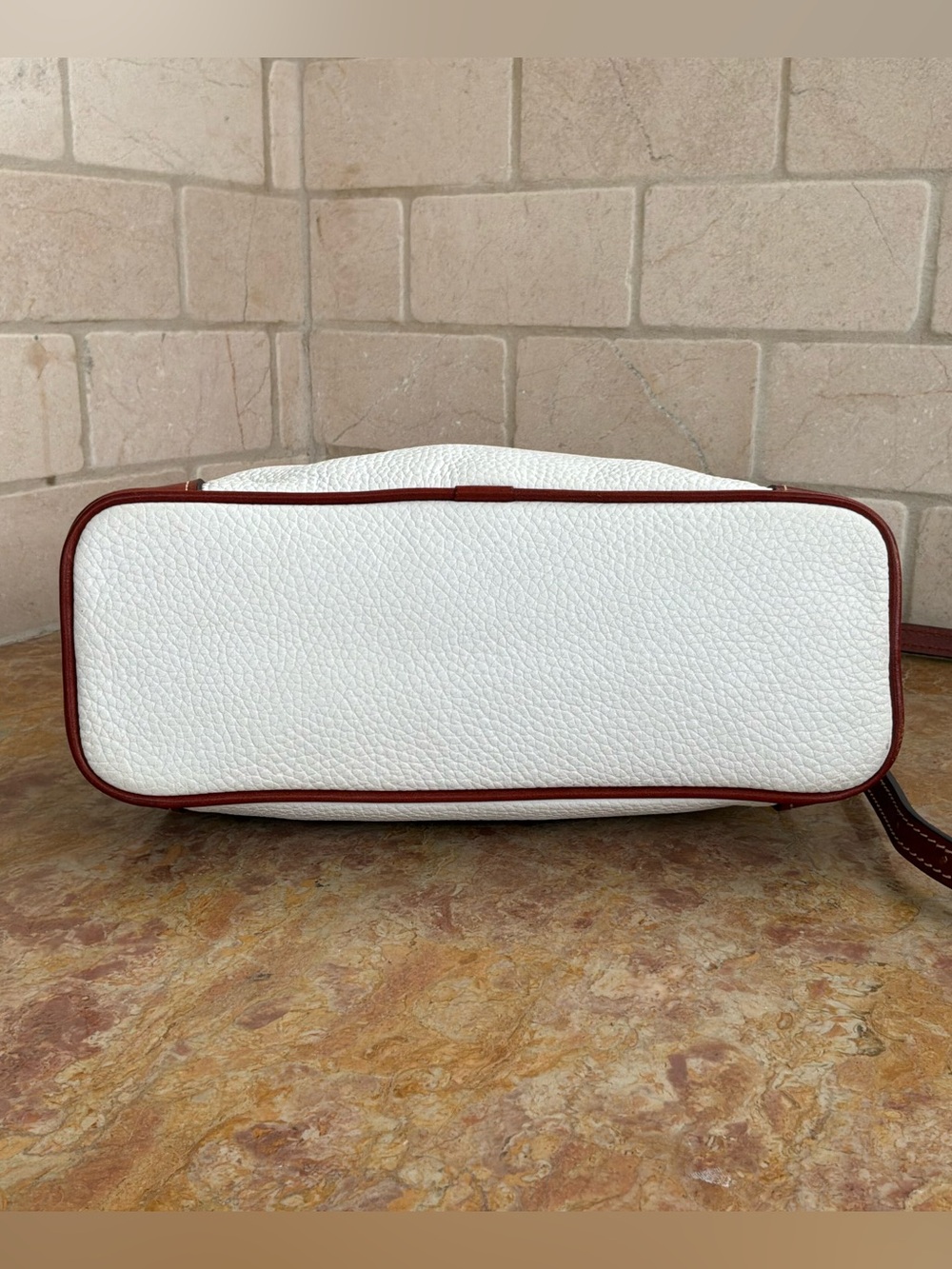 💐 Dooney & Bourke Pebble Grain Leather Zip Crossbody Bag – White & Tan J13913205 - Picture 7 of 16